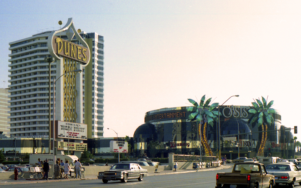 Site vegas. Казино дюны Лас-Вегасе. Dunes Лас Вегас 1955. Лас Вегас 1993. Дюна гостиница Лас-Вегасе.