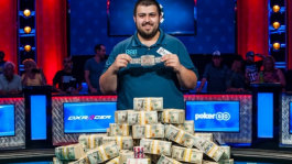 Скотт Блюменштейн стал победителем Главного События WSOP 2017